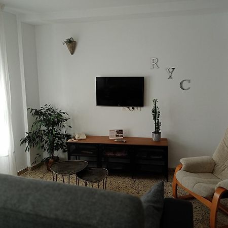 Apartamento R Y C Aviles Bagian luar foto