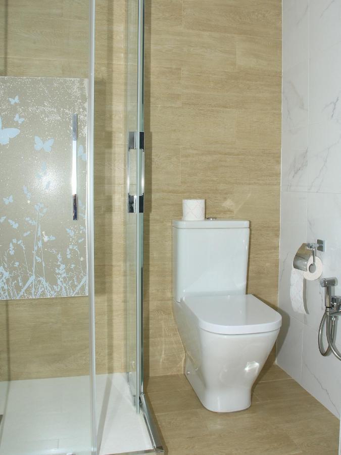Apartamento R Y C Aviles Bagian luar foto