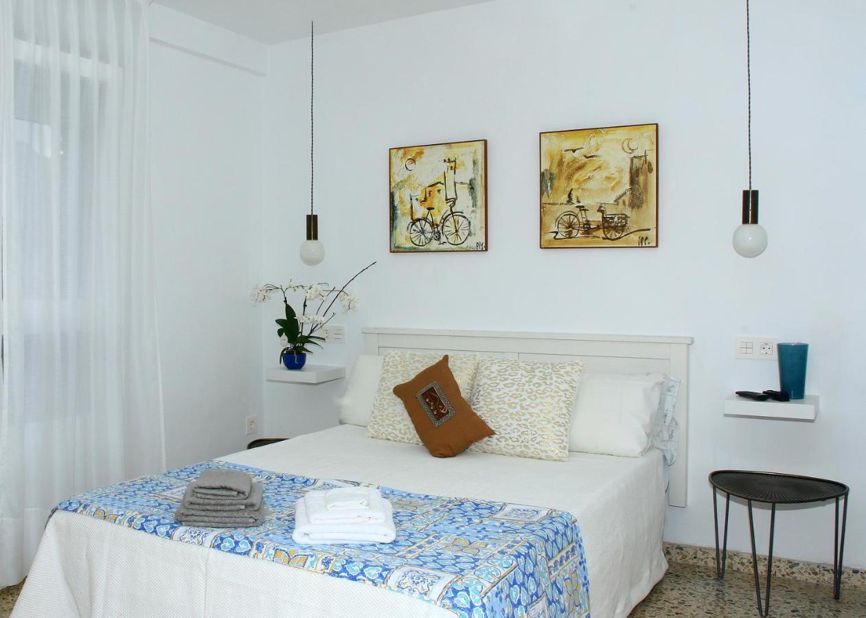 Apartamento R Y C Aviles Bagian luar foto
