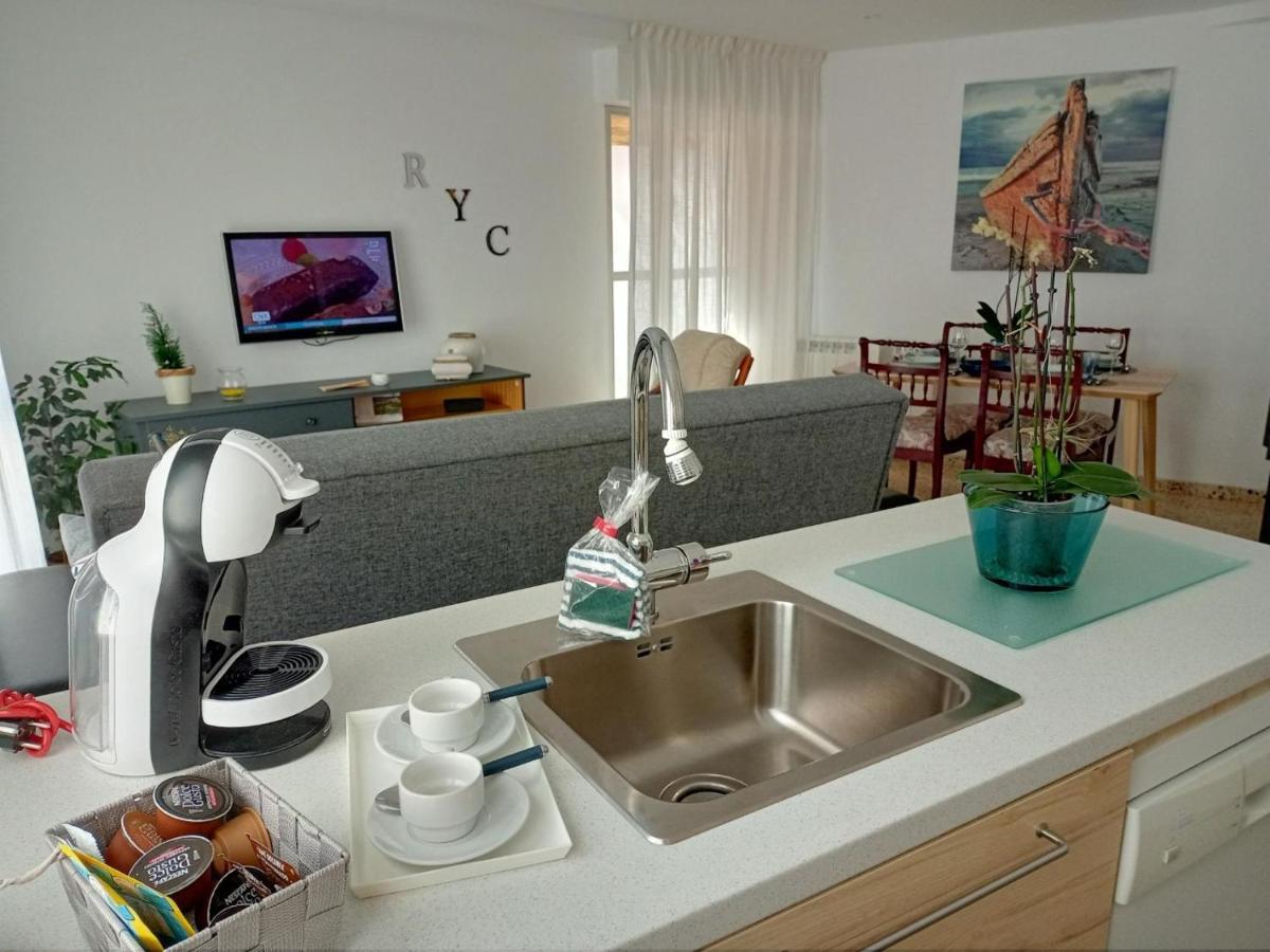 Apartamento R Y C Aviles Bagian luar foto