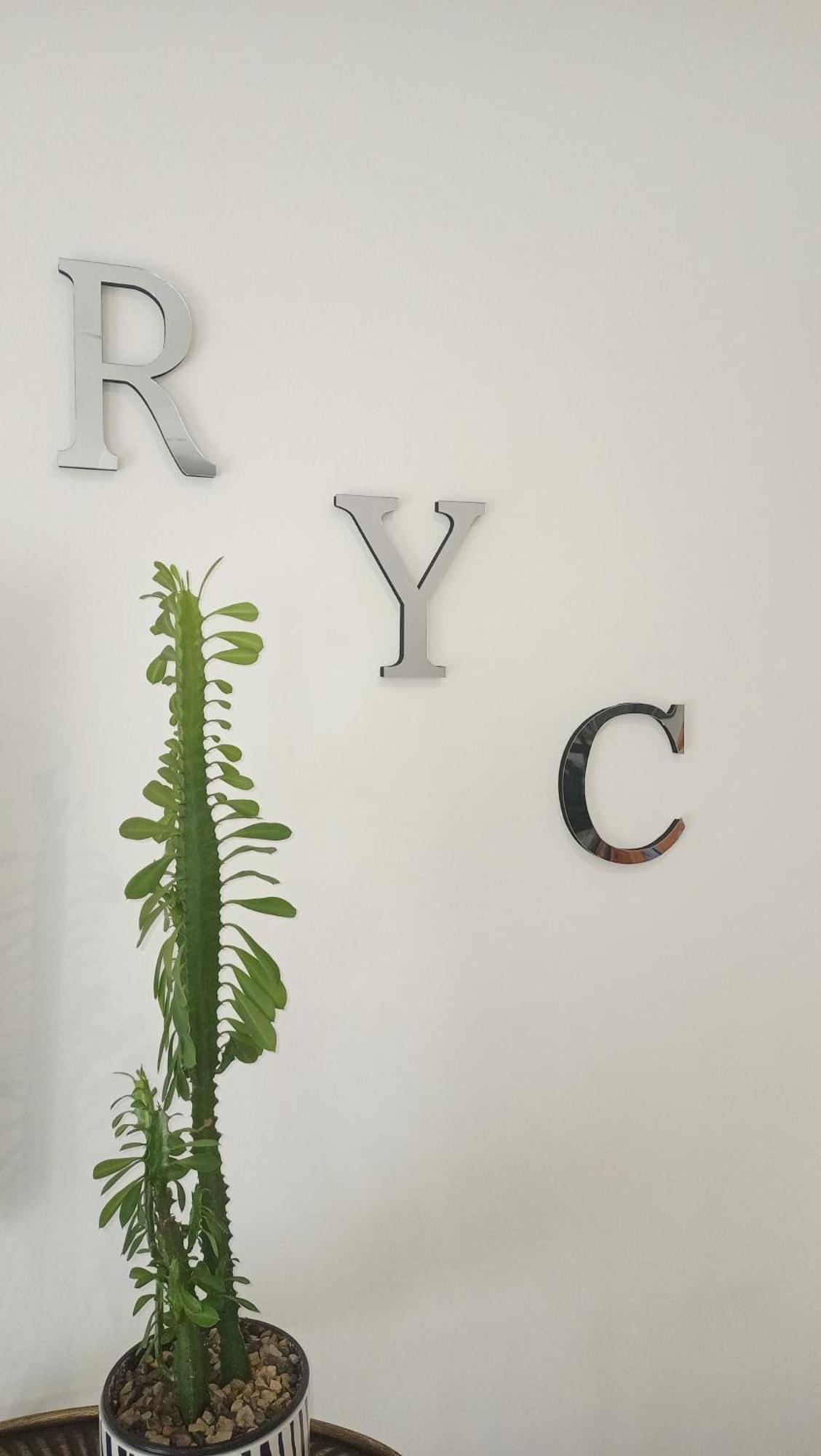 Apartamento R Y C Aviles Bagian luar foto